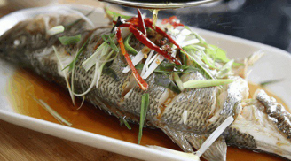 Hấp cá cho muối là sai bét: Thêm 3 thứ gia vị này cá ngọt thịt, không tanh, vẹn nguyên dinh dưỡng
