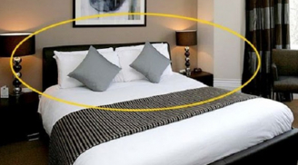 Vì sao phòng khách sạn nào cũng để gối vuông nhỏ trên giường: Nhiều người tưởng trang trí hóa ra sai bét