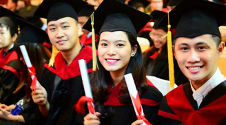 10 ngành sinh viên tốt nghiệp dễ xin việc nhất ở Việt Nam: Chuyên gia nói lương cao, mua ô tô là chuyện nhỏ