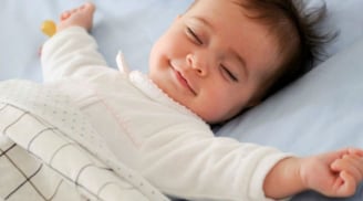 Trẻ sơ sinh có 3 biểu hiện này khi ngủ, không chỉ IQ mà EQ cũng cao vút