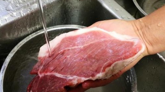 Rửa thịt lợn dùng nước lã là sai: Đây mới là loại nước giúp thịt sạch khuẩn, hết hôi, còn nguyên chất dinh dưỡng