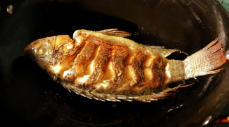 Rán cá đừng vội cho vào chảo: Làm 3 bước này cá chín vàng giòn, không sát chảo, không ngấm dầu