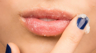 Gợi ý những tips hay ho làm sạch đôi môi giúp làn môi rạng rỡ, đánh son gì cũng đẹp