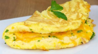 Rán trứng chỉ bỏ dầu ăn và nước mắm thôi là dại: Thả thêm thứ này 2 quả mà nhiều như 4 quả