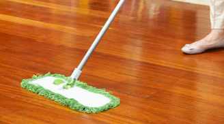 Sàn nhà nhanh bẩn mất công lau dọn nhiều: Áp dụng theo cách này sàn nhà sạch sẽ cả tuần không cần lau