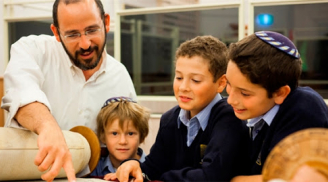 Người Do Thái dạy con 5 quy tắc quý hơn vàng để tạo nên những tinh hoa hàng đầu nhân loại