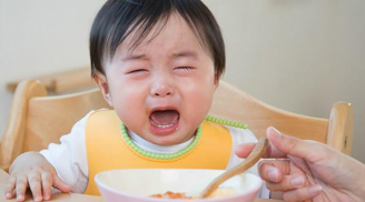 5 kiểu bón ăn được cha mẹ sử dụng thường xuyên nhưng lại gây nên sợ hãi cho trẻ