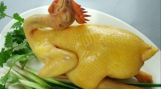 Luộc thịt gà đừng chỉ cho nước lã: Cho thêm thứ này thịt gà ngon ngọt, da vàng óng, không bị nứt