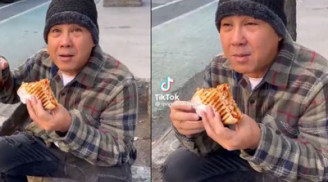 Quyền Linh xuất hiện với diện mạo giản dị, ngồi vỉa hè ăn bánh mì như người vô gia cư ở Mỹ