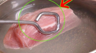 Luộc thịt đừng vội thả vào nước lạnh: Làm theo cách này thịt đào thải độc tố, sạch 100% an toàn sức khỏe