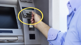Rút tiền ở cây ATM chẳng may bị nuốt thẻ: Làm ngay việc này để lấy lại nhanh nhất, không mất tiền oan
