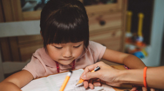 4 thói quen giáo dục không giúp cho trẻ tốt hơn mà còn ngày càng học kém đi