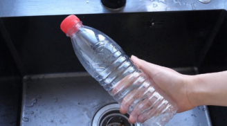 Đặt chai nhựa vào bồn rửa bát, công dụng tuyệt vời giải quyết vấn đề nhà nào cũng cần, tiếc là giờ mới biết
