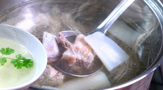 Hầm xương cho muối trước hay sau mới đúng: Đầu bếp chỉ cách nêm gia vị chuẩn giúp nước dùng trong vắt, ngọt lừ