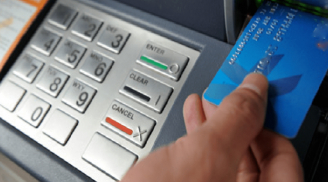 Rút tiền ở ATM bị nuốt thẻ: 3 bước cần làm để lấy lại thẻ nhanh chóng