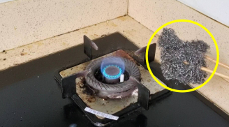 Đem miếng cọ sắt hơ trên lửa: Mẹo hay giúp tiết kiệm một khoản tiền nhưng nhiều người chưa biết