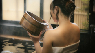 Học người Nhật làm đúng 1 việc tốn 90 giây trong nhà tắm sẽ bớt đau lưng bụng nhỏ bất ngờ