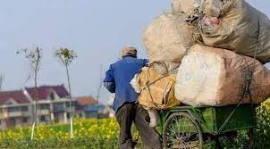 Cụ ông nhặt rác kiếm hơn 9 tỷ đồng trong 3 năm nhờ khôn khéo tận dụng 1 điều