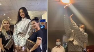Hoa hậu Bảo Ngọc gây choáng với vóc dáng như người khổng lồ, chạm đến cả trần ở sân bay