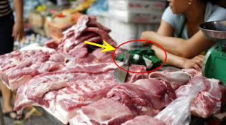 Vì sao người bán hàng hay cầm giẻ để lau thịt: Có liên quan đến chất lượng miếng thịt, nhiều người chưa biết