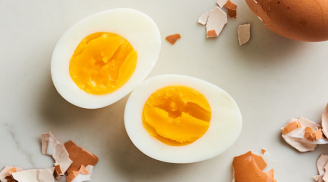Thả thứ này vào luộc trứng: Món ăn thơm ngon đậm vị, dễ bóc vỏ