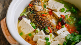 Canh cá nấu bằng nước nóng hay lạnh? Bấy lâu làm sai bảo sao cá không mềm, vị tanh thấy rõ