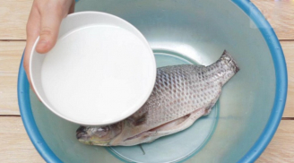 Rửa cá bằng nước lã là không đủ, ngâm trong loại nước này 2 phút để khử sạch mùi tanh, thịt cá mềm ngọt