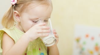 3 thời điểm vàng trong ngày cha mẹ nên cho con uống sữa