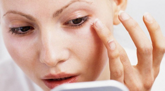 6 sai lầm phổ biến khi dùng kem mắt khiến bạn già đi 5 tuổi