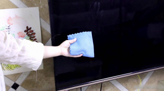 Lau tivi đừng dùng giấy ăn hay nước lã, làm theo cách này vừa sạch bụi vừa không làm xước màn hình