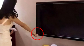Tai sao cần rút phích cắm TV ngay khi nhận phòng khách sạn: Biết lý do bạn sẽ giật mình
