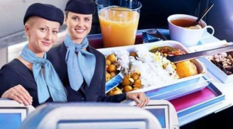 Phi công và tiếp viên hàng không ăn gì trên chuyến bay, có giống bữa ăn của hành khách?
