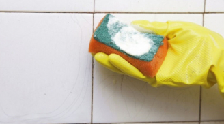 Khe gạch ốp trong phòng tắm bám cặn bẩn: Chỉ bạn 5 mẹo làm sạch hiệu quả, chà nhẹ là sáng bóng như mới