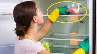 Lau tủ lạnh chỉ dùng nước lã thôi chưa đủ: Thêm 2 thứ rẻ tiền vào đảm bảo sạch bong sáng bóng