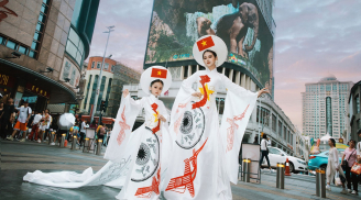Ngắm áo dài đôi do nhà thiết kế Thạch Linh cùng mẫu nhí 6 tuổi quảng bá ở nhiều điểm du lịch Trung Quốc