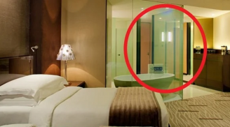Phòng tắm khách sạn nào cũng lắp kính trong suốt, khách vào 'đỏ mặt' nhưng dùng rất lợi