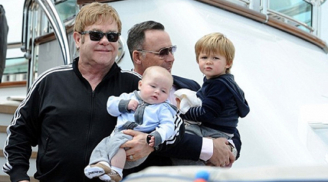 Vì sao huyền thoại Elton John không để các con thừa kế hết tài sản của mình?