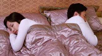 Vợ chồng ngủ riêng kéo dài có ảnh hưởng hạnh phúc gia đình không: Chuyên gia nói sự thật