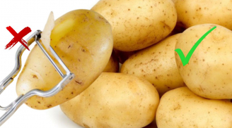 Gọt bỏ vỏ khoai tây thật là lãng phí vì chúng có lượng dinh dưỡng tốt hơn cả ruột khoai