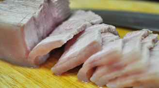 Thịt lợn luộc bị thâm xỉn, trông không ngon, thêm thứ này đảm bảo thịt trắng tinh, ngọt thơm sau khi luộc chín