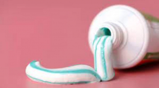7 công dụng không ngờ của kem đánh răng, mẹo đầu tiên chị em nào cũng cần biết