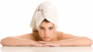 Ủ tóc bằng khăn nóng đơn giản, tiết kiệm chi phí giúp mái tóc hư tổn của bạn trở lại trạng thái khỏe mạnh
