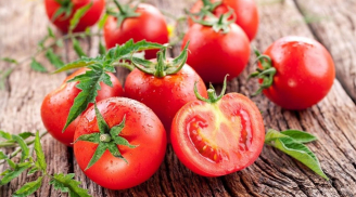 Mua cà chua về đừng cất vào tủ lạnh, học nông dân làm theo cách này cà chua để được vài tháng tươi nguyên
