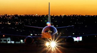 Tại sao phi công và tiếp viên hàng không thường thích bay đêm? Họ được hưởng quyền lợi gì?