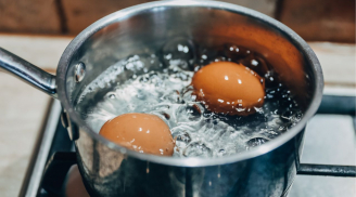 Tại sao sau khi luộc trứng, nồi thường bị đen? Lỗi do nồi “kém chất lượng” hay trứng không còn tươi?