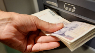 Tại sao ngân hàng luôn khuyến khích bạn rút tiền ở ATM thay vì tại quầy giao dịch?