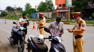 Người dân đi xe máy không vi phạm luật, CSGT có được dừng xe để kiểm tra không?