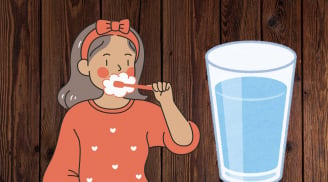 Thức dậy buổi sáng nên đánh răng trước hay uống nước trước? Rất nhiều người làm sai nên ảnh hưởng sức khỏe