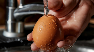 Bí quyết bảo quản trứng tươi ngon: Nên hay không nên rửa trứng trước khi cho vào tủ lạnh?
