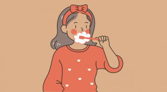 Nên làm ướt bàn chải trước khi lấy kem đánh răng không? Tưởng đơn giản hóa ra nhiều người làm sai gây hại răng